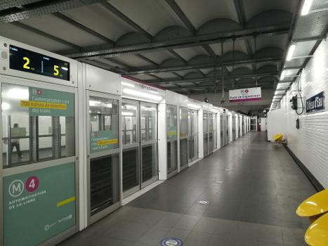 Station Château d'Eau : La station Château d'Eau sur la ligne 4 du métro de Paris à la suite de sa rénovation en vue de l'automatisation de la ligne.