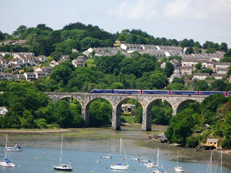 Combe Viaduct : A First Great Western train from London to Penzance passes over Coombe viaduct in Saltash, Cornwall