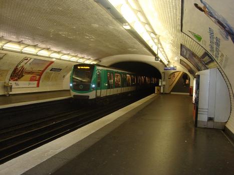Station de métro Couronnes