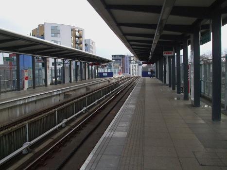 Deptford Bridge DLR station looking south:Platform extension work in progress at the southern end, as of December 2008.
