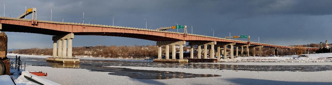 Dunn Memorial Bridge, which carries US Route 9 and US Route 20 across the Hudson River, connecting Albany and Rensselaer in New York