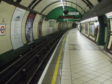 Edgware Road (Bakerloo line) tube station northbound platform looking south