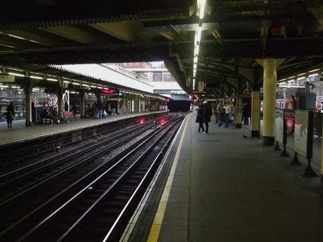 Edgware Road tube station (Circle/District/Hammersmith &amp; City lines) platform 3 looking east:Usually used by terminating District line trains, which arrive from the west. Also used by the other lines when they need to terminate during engineering works.