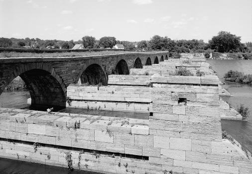 Schoharie Crossing, Erie Canal : Aqueduct ruins, at Fort Hunter, New York.