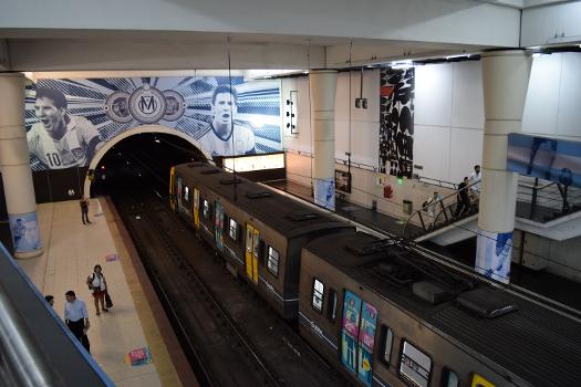 Metrobahnhof José Hernández
