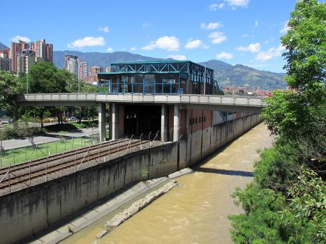 Metrobahnhof Aguacatala