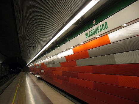 Blanqueado station, Line 5 - Santiago Metro