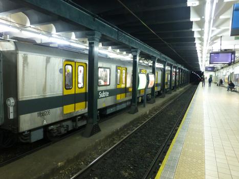 Metrobahnhof Castro Barros