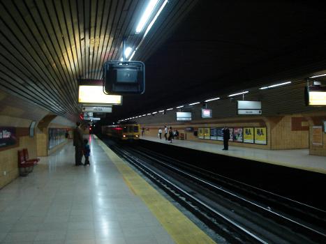Metrobahnhof Emilio Mitre