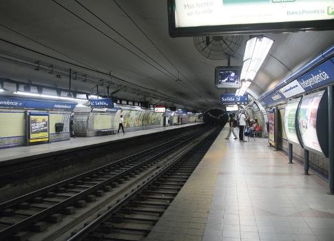 Metrobahnhof Independencia