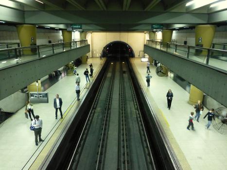Metrobahnhof Olleros