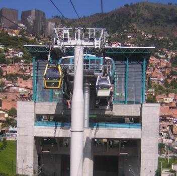 Metro de Medellín, Estación Popular. Medellín, Colombia.