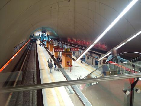 Metrobahnhof Juan Manuel de Rosas