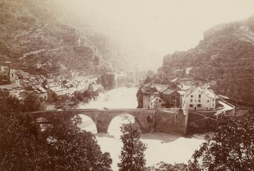 Excursion dans la région des Causses:offert par le photographe Casimir Julien à James Jackson (1843-1895) en 1892