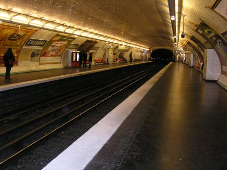 Vue de la station Exelmans de la ligne 9 du métro parisien