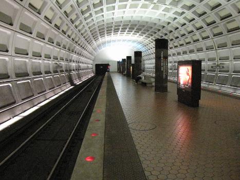 Federal Center SW Metro Station