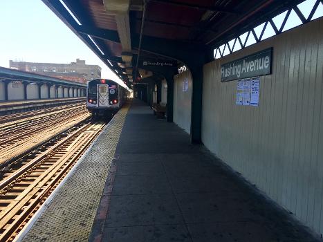 Jamaica Center/Metropolitan Avenue bound platform at Flushing Avenue on the J//M