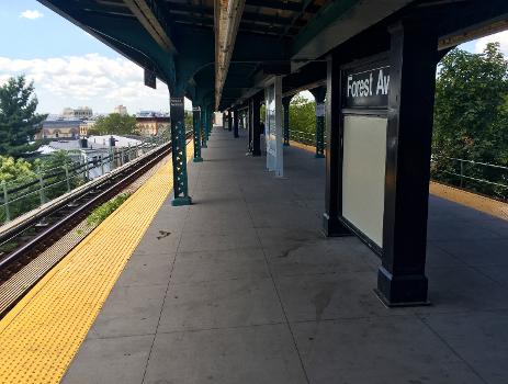 Platform at Forest Avenue on the M