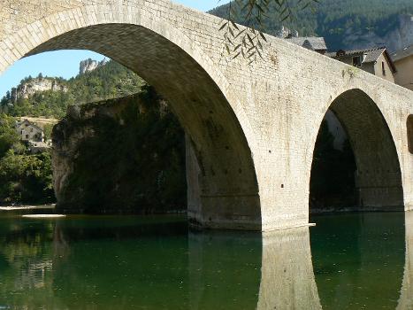 Pont sur le Tarn de Sainte-Enimie en Lozère