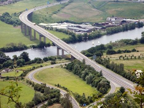 Friarton Bridge and the River Tay : Looking down towards Friarton Bridge and the River Tay from the cliffs of Kinnoull Hill, with a clear view of the M9 motorway junction on the north bank.