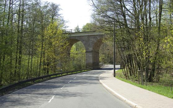 Burgfarrnbacher Viadukt der Bahnstrecke Nürnberg–Würzburg im Fürther Stadtteil Burgfarrnbach