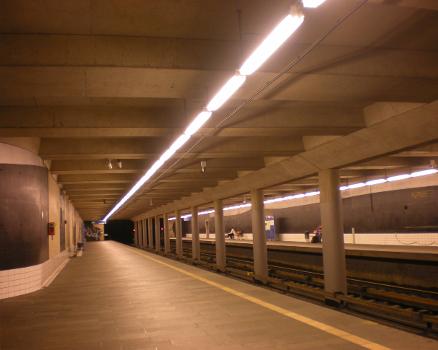 T-bane-Bahnhof Furuset