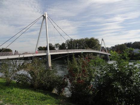 Le pont pour les piétons et le trafic non motorisé près de Soleure