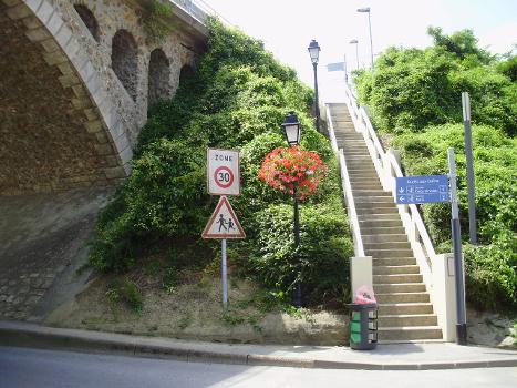 Gare de Compans, Seine-et-Marne, France (escalier d'accès au quai pour Crépy-en-Valois)