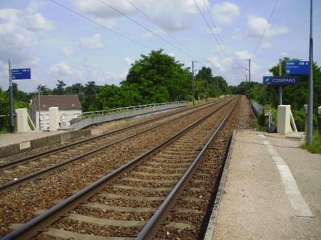 Gare de Compans, Seine-et-Marne, France (sortie, à droite, du quai pour Paris)