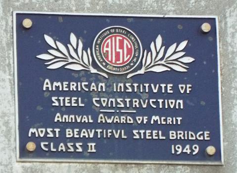 Pinto Creek Bridge: Plaque:The bridge was awarded the Most Beautiful Bridge award by the American Institute of Steel Construction upon completion
