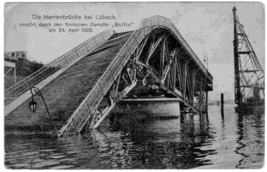 Die Herrenbrücke bei Lübeck, zerstört durch den finnischen Dampfer Baltic am 24. April 1909 : Die Herrenbrücke bei Lübeck, zerstört durch den finnischen Dampfer Baltic am 24. April 1909