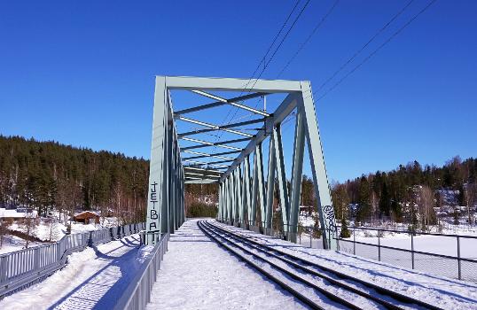 Haapakoski railway bridge in winter