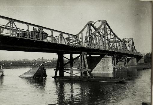 Halicz: Gesprengte Dnjesterbrücke instandgesetzt