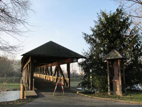 Überdachte Holzbrücke im Flösserdorf Hörden an der Murg (nicht historisch!)