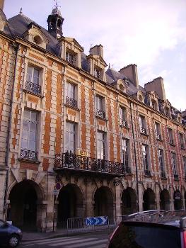 Hôtel de Ribault - 14 place des Vosges
