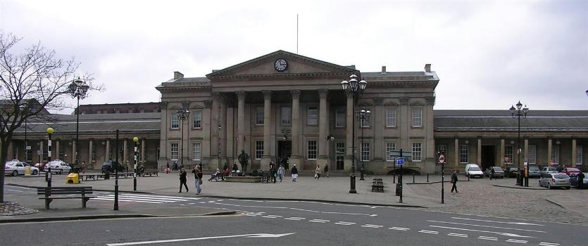 Gare d'Huddersfield