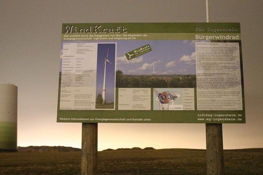 Informationstafel an der Baustelle der Enercon E-82 Windkraftanlage Ingersheim