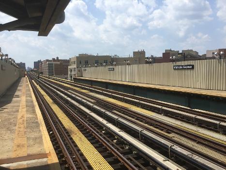 View from the Intervale Avenue Station on the White Plains Road Line