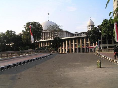 Mosquée de l'Indépendance (Jakarta, Indonesie)(photographe: Davidelit)