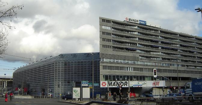 Sankt Jakob-Park (en arrière plan derrière le bâtiment) - Bâle