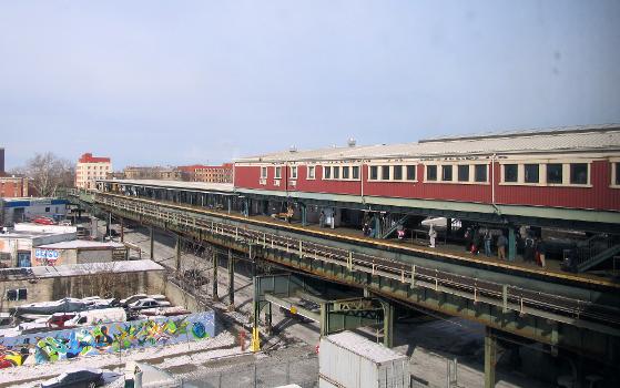 Jamaica Line structure at Broadway Junction station