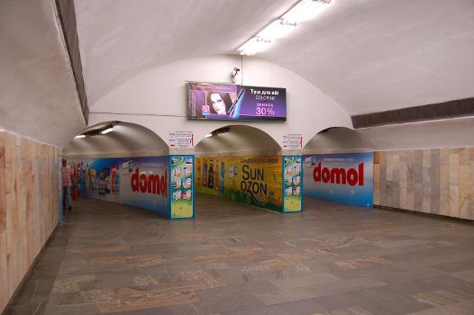Metrobahnhof Palats Sportu