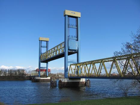 Kattwykbrücke, geöffnet für Schiffe