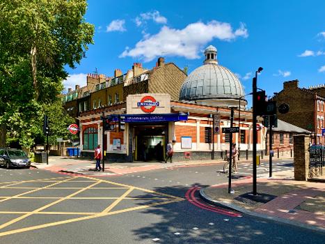 Front view of the entrance building of Kennington tube station