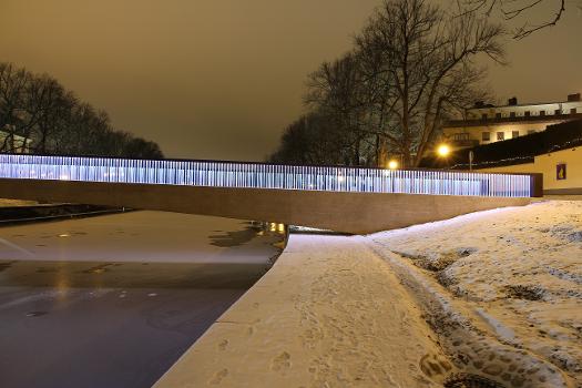 The new pedestrian bridge Kirjastosilta (Library Bridge) over the Aura River, Turku, Finland
