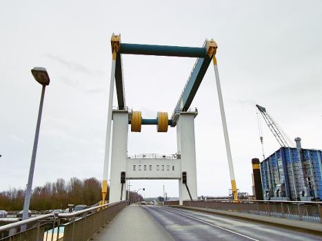 Klappbrücke Estesperrwerk : Die Klappbrücke am Estesperrwerk verbindet den Neuenfelder und den Cranzer Hauptdeich miteinander und ist sowohl für Fahrzeuge und Fußgänger eine wichtige Verbindung. Die Klappbrücke befindet sich direkt an der Estemündung zur Elbe.