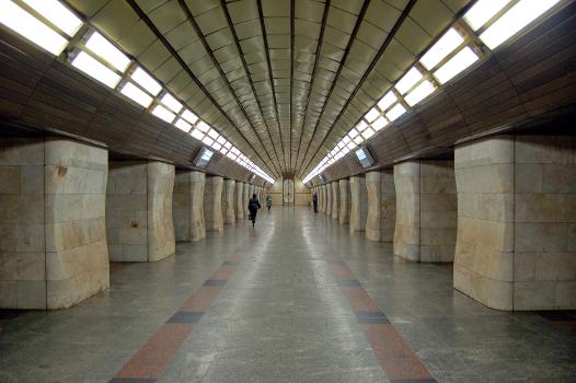 Klovska Metro Station