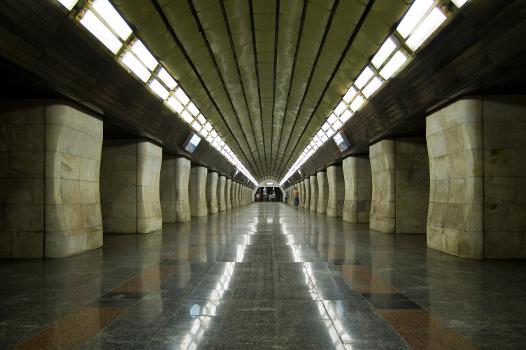 Metrobahnhof Klovska