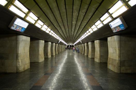 Metrobahnhof Klovska