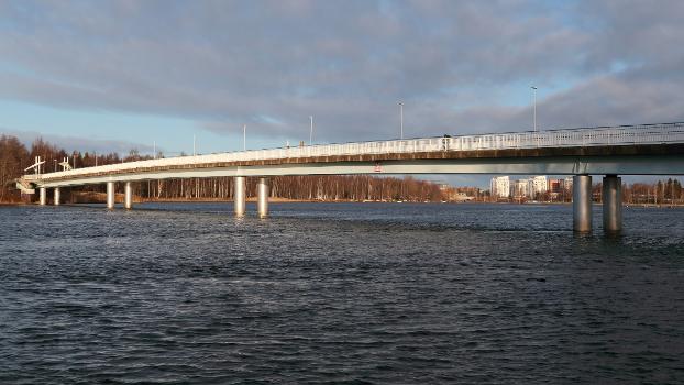 Korkeasaarensilta bridge in Oulu